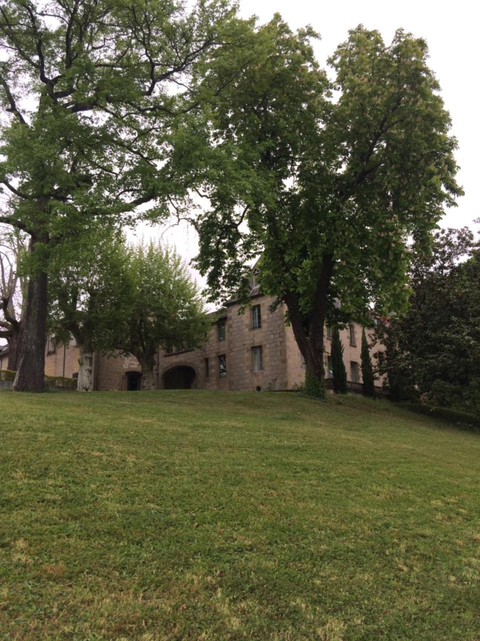 Hotel Chateau De Lacan Brive-la-Gaillarde Exterior foto